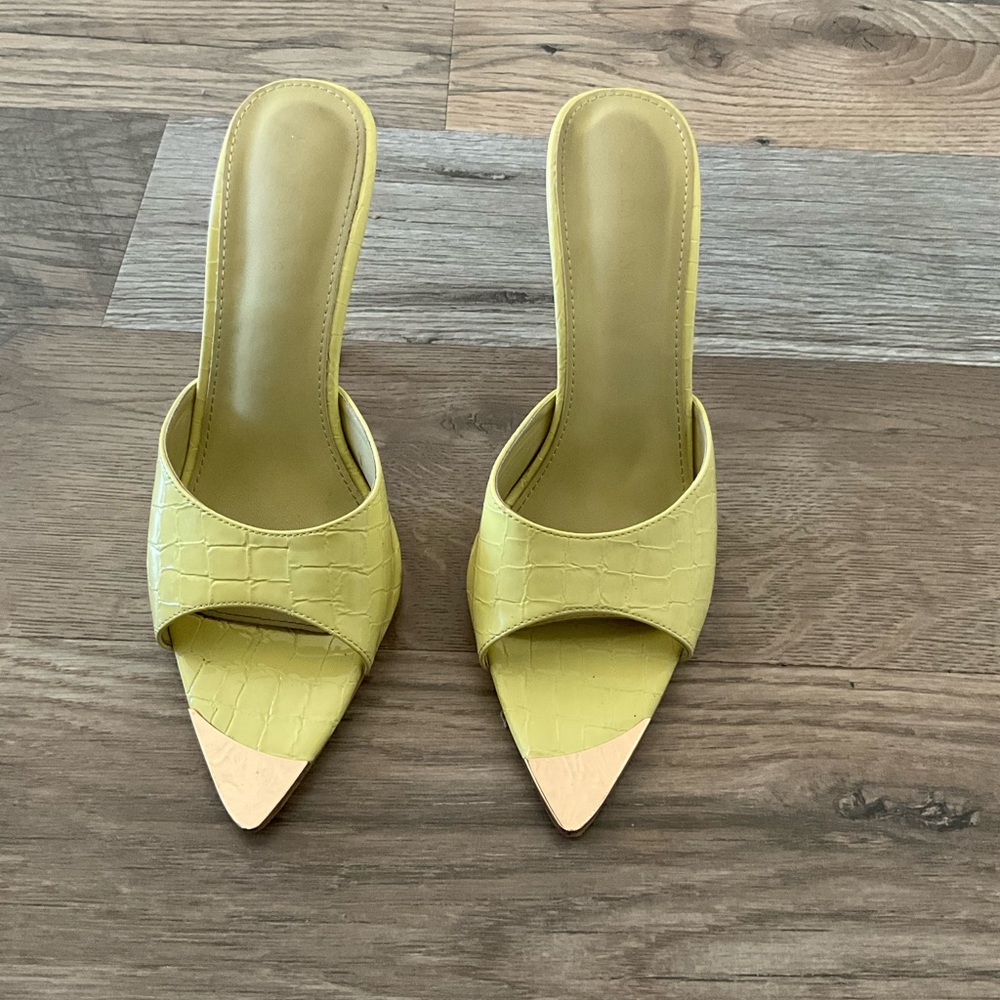 Yellow Croc-Embossed Women's Heels